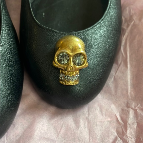 Alexander McQueen Black Flats with Jeweled Gold Skull Detail. Like New - Picture 5 of 10
